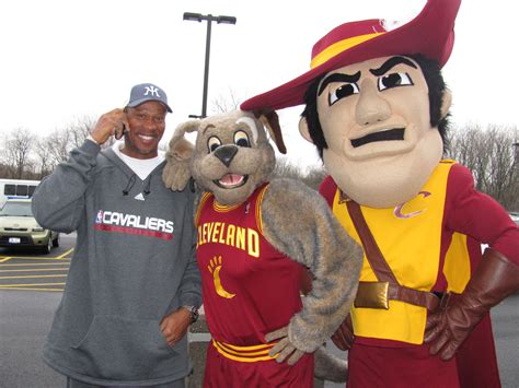 Cleveland Cavs Mascot Cleveland Cavaliers Moondog 10 Plush Mascot