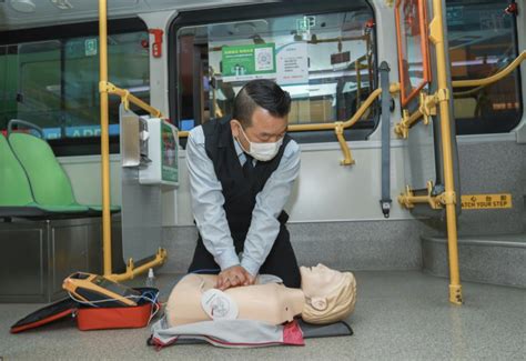 深圳105辆公交车投放安装AED急救设备 可兼顾车内、车外紧急事故凤凰网广东_凤凰网