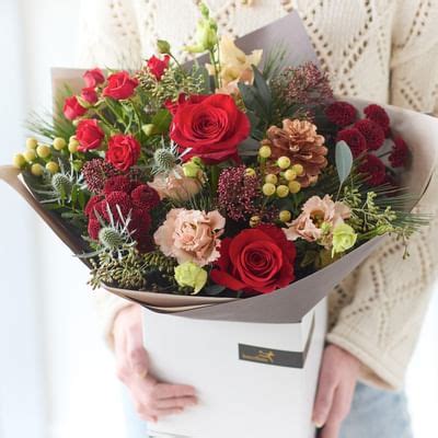 Festive Love and Joy Bouquet: Order Flowers Online | Interflora India ...