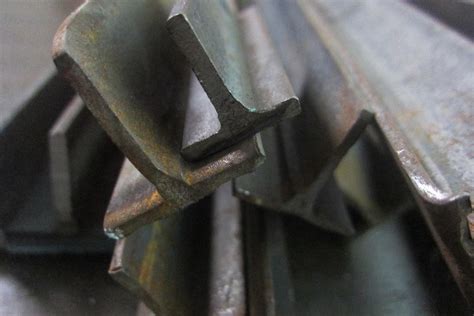 江西H型钢厂家：预防H型钢出现裂纹生锈的方式-中鸿焰鑫森域