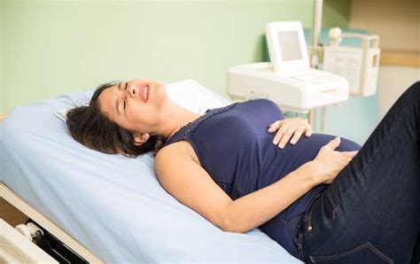 孕妇在经历宫缩时胎儿在做什么 孕晚期如何减少宫缩的发生 _八宝网