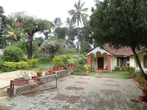 ALATH-CAD ESTATE HOLIDAY HOME (Coorg/Ammathi) - Hotel Reviews & Photos ...