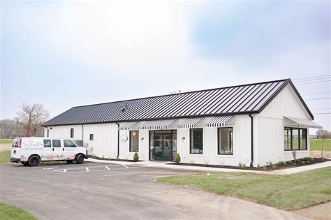 Barn Wedding Venue Columbus, Ohio - White Willow Meadows
