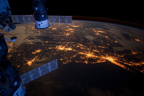 Astronaut Catches Spectacular Night View of US Cities from Space | Space