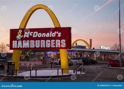 . a Replica of the First McDonald’s of Des Plaines, Illinois Editorial ...