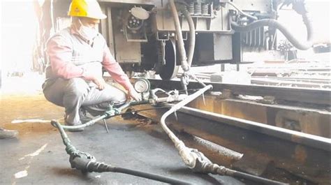 कबाड़ सामान से बनाई ऐसी डिवाइस जो रेलवे के लिए होगी बहुत मददगार ...