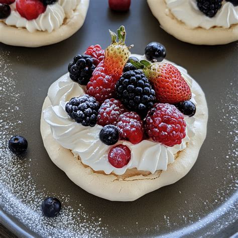 Easy Mini Pavlova Recipe with Whipped Cream and Fresh Berries - Dishes ...