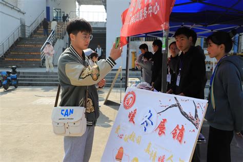 安庆师大大学生爱心超市暖冬展销花式“揽客” 2天销售近3000元凤凰网安徽_凤凰网