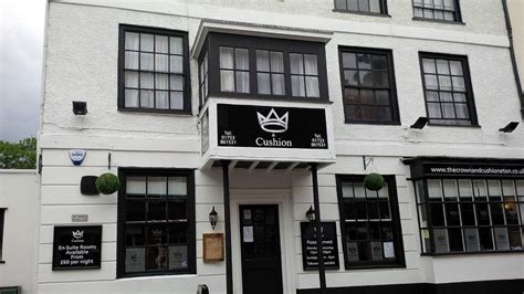 THE CROWN AND CUSHION (Eton) - Inn Reviews, Photos, Rate Comparison ...