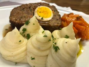 Hackbraten mit Ei