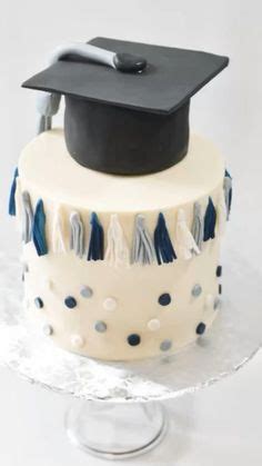 عرض 🧑‍🎓😍.. | Birthday cake with flowers, Graduation cake designs ...