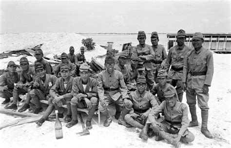 WW2 WWII Photo World War Two / Scenes On Wake Island After Japanese ...