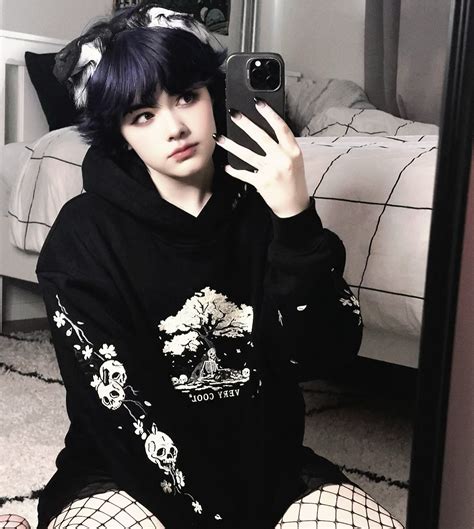 ᴄᴏʀᴘꜱᴇʏ 🐾 | https://discord.gg/pxppycorpse . . . . . . . . . #gothfemboy #gothboy #gothaesthetic ...