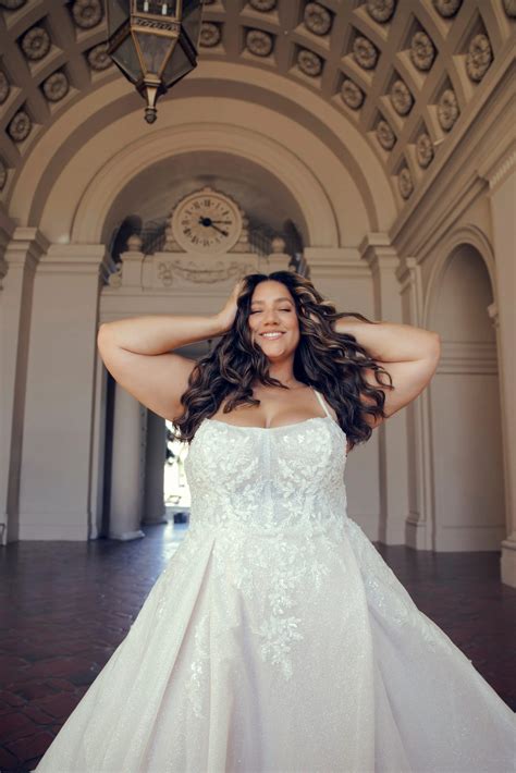Sparkling Plus Size A-Line Wedding Dress with Sweetheart Neckline