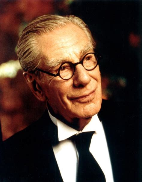 Michael Gough Kimdir, Hayatı ve Resimleri