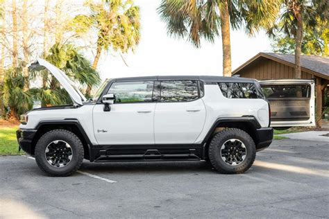 Florida Dealer Sells Barely Driven 2025 GMC Hummer EV SUV for $33,000 Under MSRP - autoevolution