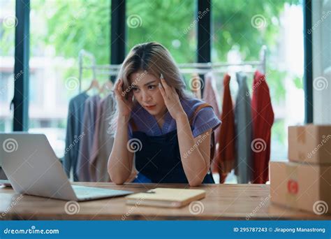 Worried Small Business Owner 的图像结果