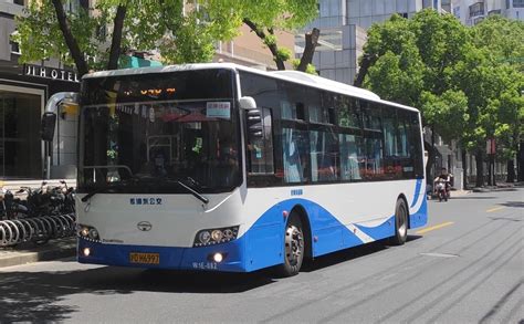 上海：复古款”20路公交车行驶街头-人民图片网