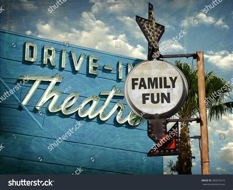 464 Vintage drive in theatre Images, Stock Photos & Vectors | Shutterstock