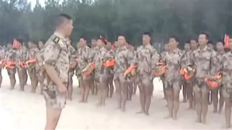 DA师：女老板见士兵肩上三枚徽章，不放眼里，不料人家是新师长-影视综视频-搜狐视频
