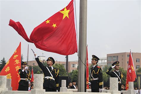 学校举行升国旗仪式纪念五四运动100周年-河南科技大学