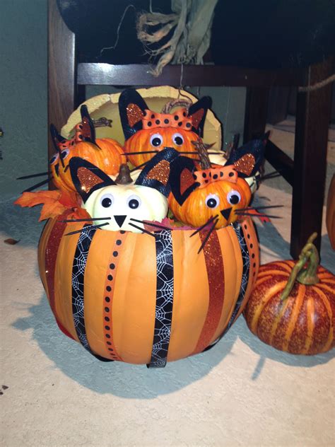 Kittens in a pumpkin 😽 | Pumpkin decorating contest, Pumpkin carving ...