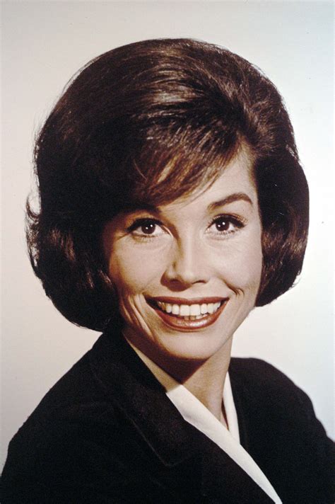 Mary Tyler Moore Young : Mary Tyler Moore Biography Exposes Sides Of ...