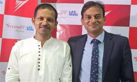 Doctors remove an enlarged spleen weighing 8.5 kg from a 37-year-old ...