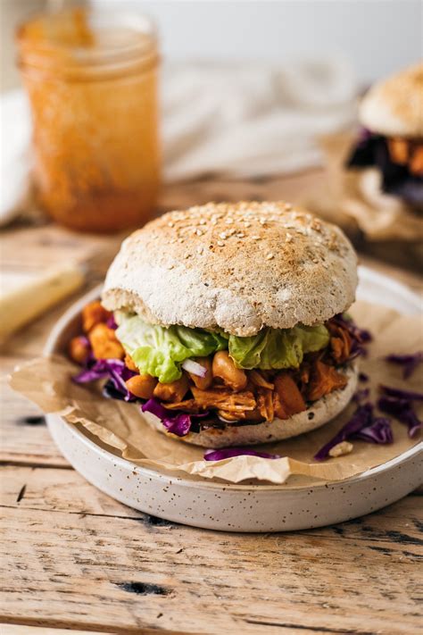 Quick & Easy Vegan BBQ Jackfruit Pulled Pork (30 Minutes!) | The Banana ...