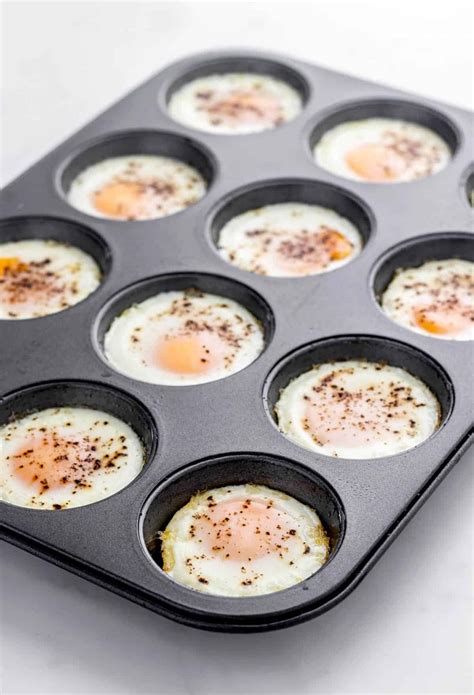 How to Bake Eggs in A Muffin Tin {Oven Baked Eggs} | Oven baked eggs ...
