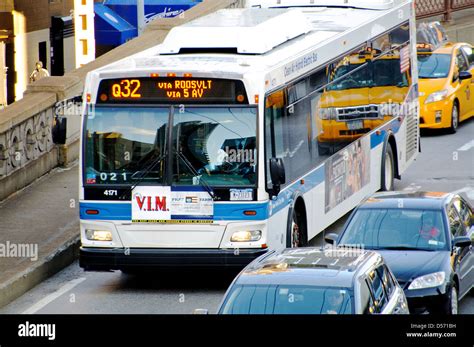 Q32 bus queensboro bridge hi-res stock photography and images - Alamy