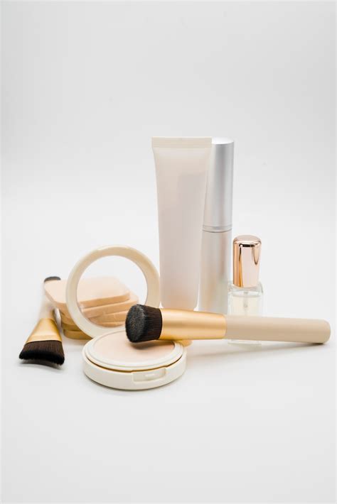 Cosmetics products png Images - Free Download on Freepik