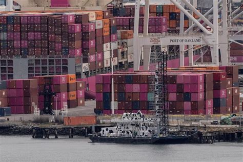 Tariff Shipping Containers 的图像结果