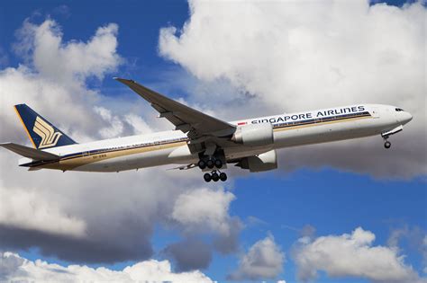How Do Singapore Airlines' Checked Baggage Allowances Vary?