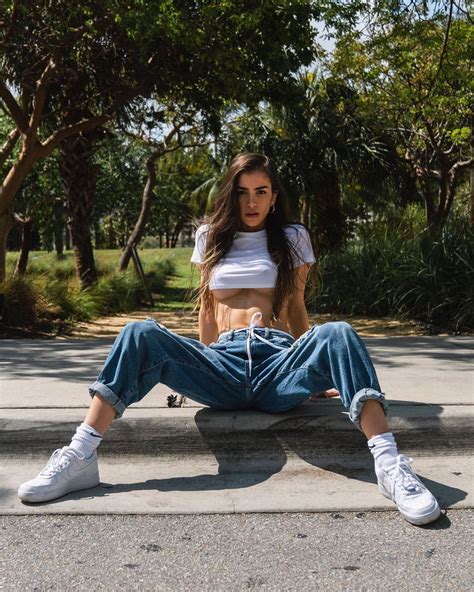 31 Hot Pictures of Anllela Sagra Showcase Her Ideally Impressive Figure