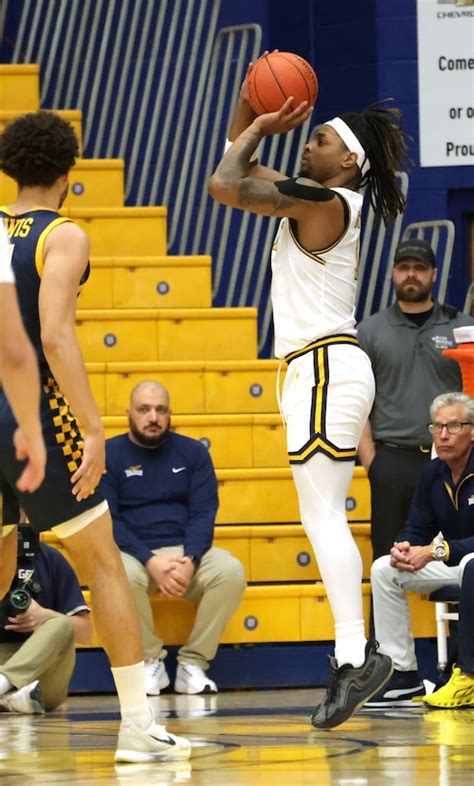 Kent State men’s basketball dominates Toledo, clinches MAC Tournament ...