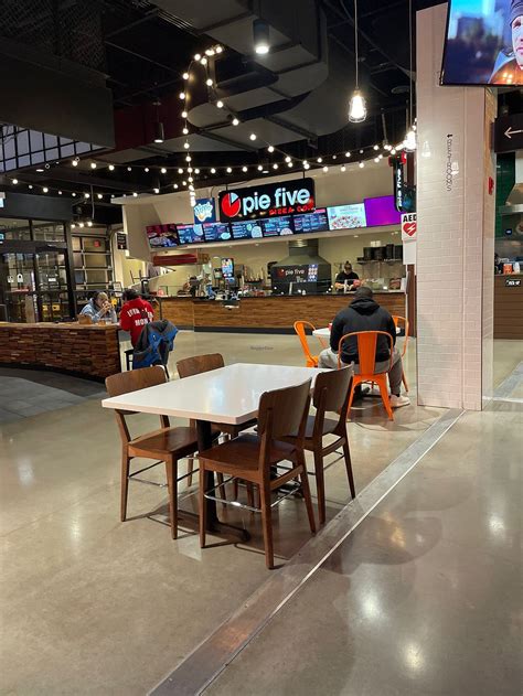 Pie Five Pizza - Oak Brook Illinois Restaurant - HappyCow