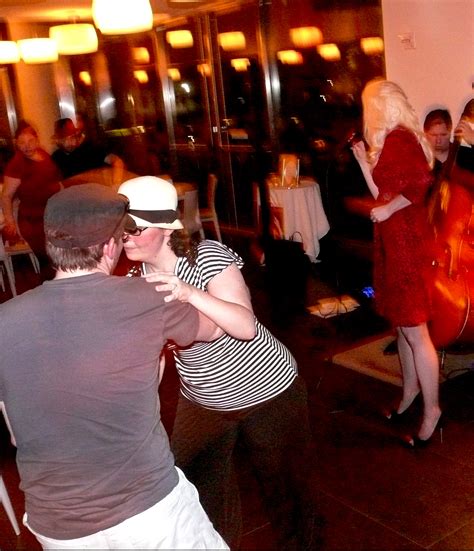 fourleftfeet.com | Dance more, better, with someone else…