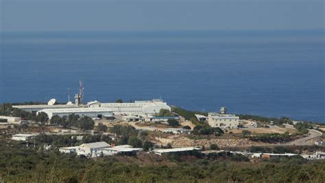 FILE PHOTO: United Nations peacekeepers (UNIFIL) and Lebanese army soldiers stand guard at a checkpoint in Naqoura, near the Lebanese-Israeli border, southern Lebanon, October 27, 2022. REUTERS/Aziz Taher/File Photo