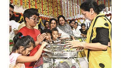 Katti: Katti’s Popularity In Full View As Thousands Bid Him Adieu ...