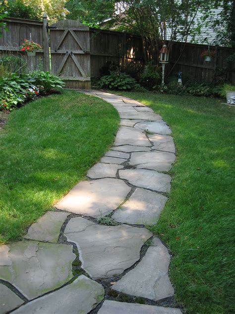 Irregular flagstone pathway, side yard, shade Rock Walkway, Front Yard ...