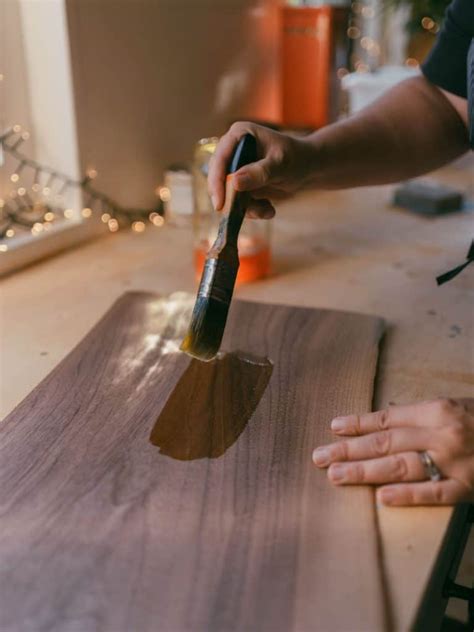 How to Apply Spray Shellac 的图像结果