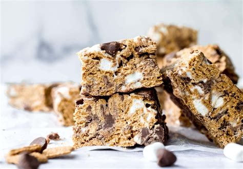 Golden Graham S'mores Bars | A No Bake Dessert | Cookies and Cups