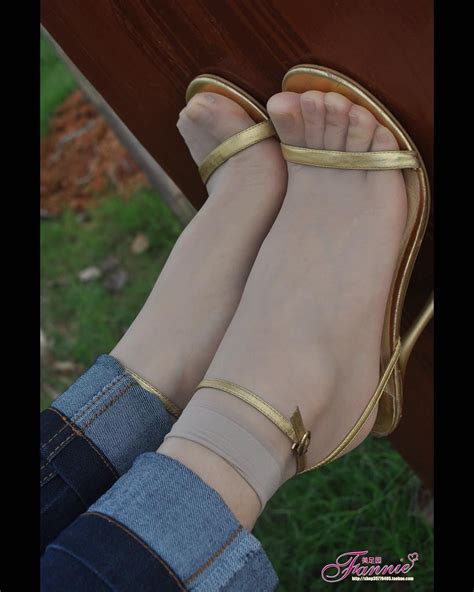 Toe Polish, Beautiful Toes, Nylon Stockings, Sandals Heels, Chinese ...