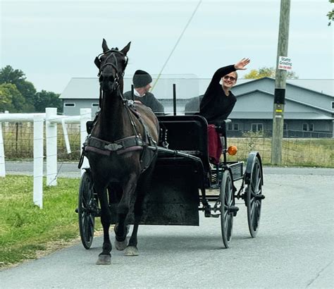 Amish Youth: Out & About On A Saturday Evening - Amish America