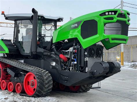 Fendt-Raupe im Deutz-Design? Skurriler Großtraktor im Netz aufgetaucht ...