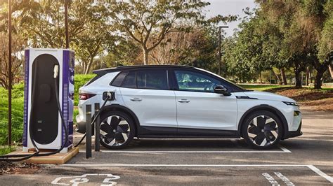 Lamborghini Urus Colours | Free & Paid Options | Carwow