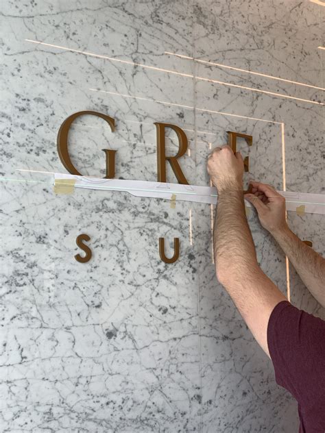 Retail Building Signage 的图像结果