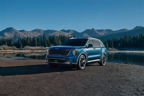 View Photos of the 2025 Kia Sorento Hybrid