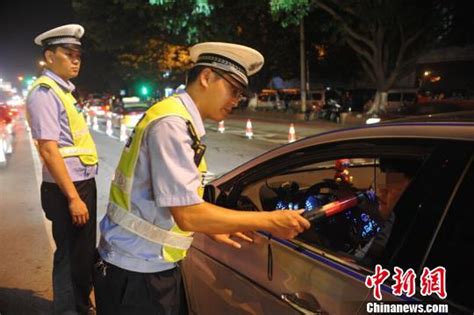 广西柳州交警夜查酒驾 一晚32人被扣12分|交警|酒驾|柳州市_新浪新闻